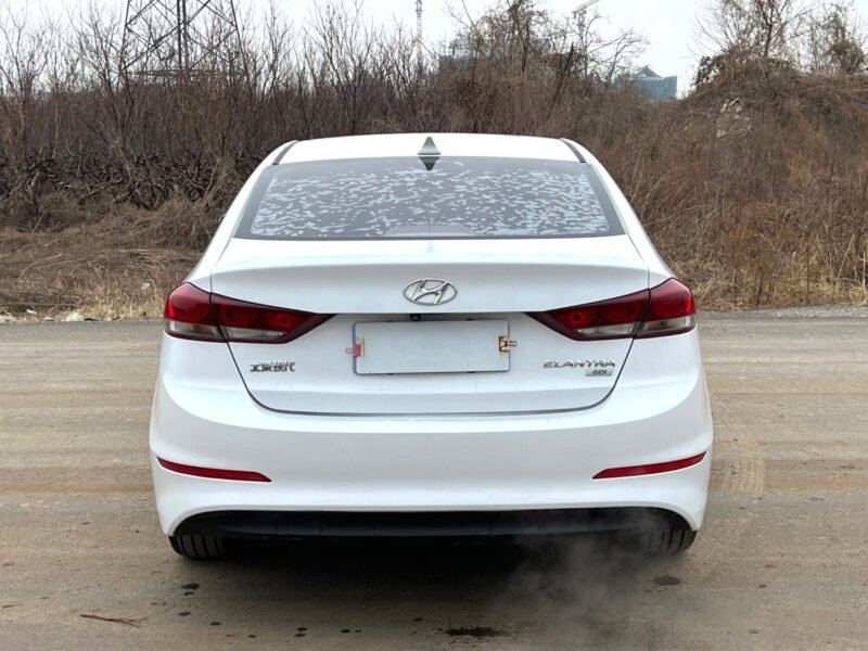 HYUNDAI ELANTRA