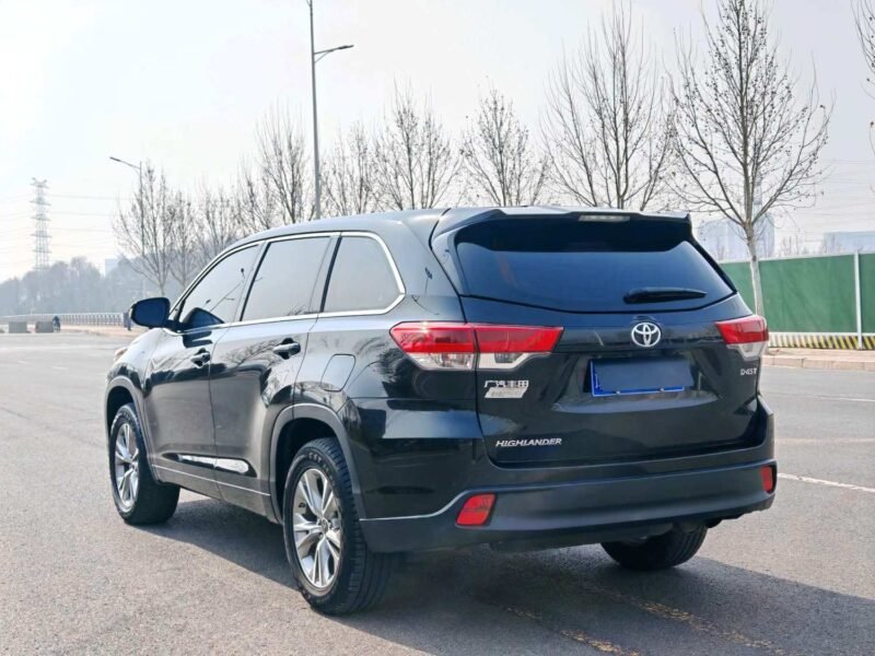 TOYOTA HIGHLANDER