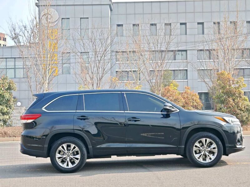 TOYOTA HIGHLANDER